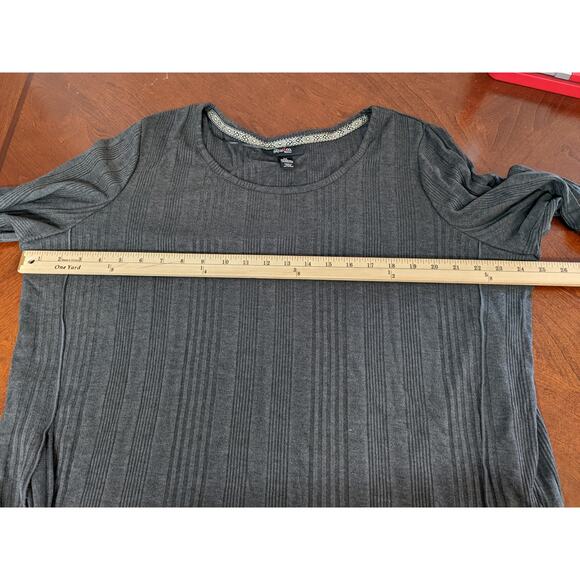 Style & Co Blouse 2X Gray Lace‎ Trim Hi Low Plus Long Sleeves Side Slit Crochet - Picture 8 of 11